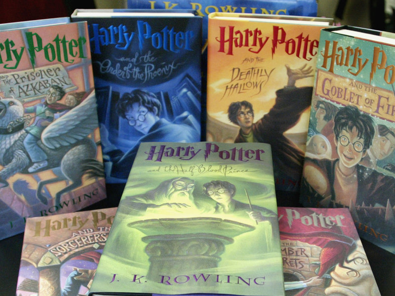 Джоан Роулинг НЯМА да пише 4 нови книги за Хари Потър, не се ...